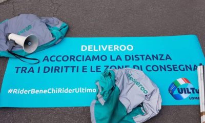 Deliveroo, nuovo taglio alle tariffe per i rider